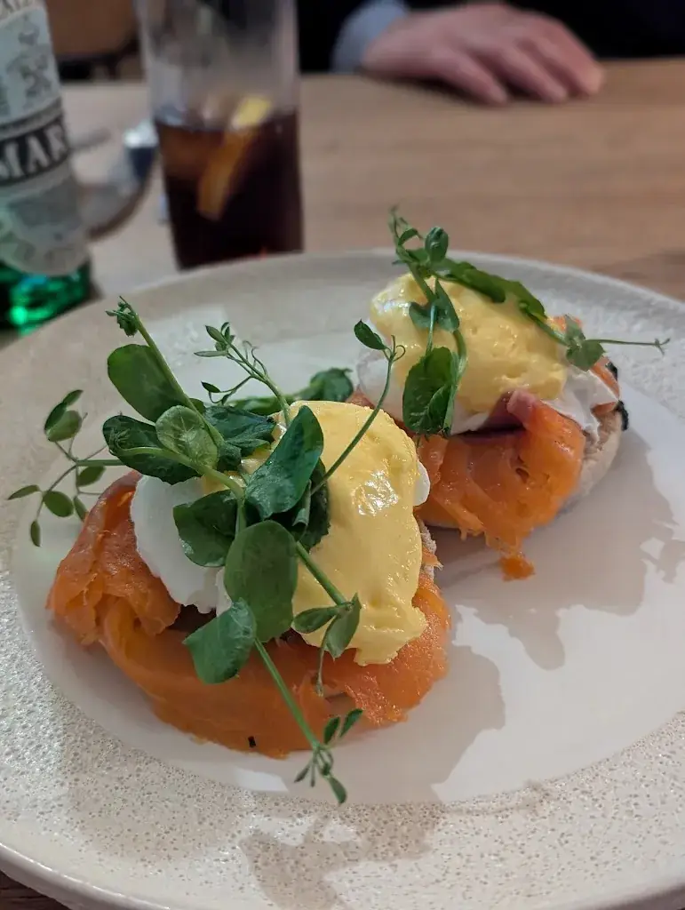 Ararat Mnatsakanyan_Rust Wat by Sidney Schutte_Blaricum_review