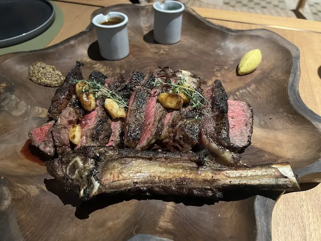 Andrey Yukhanaev_Rust Wat by Sidney Schutte_Blaricum_review