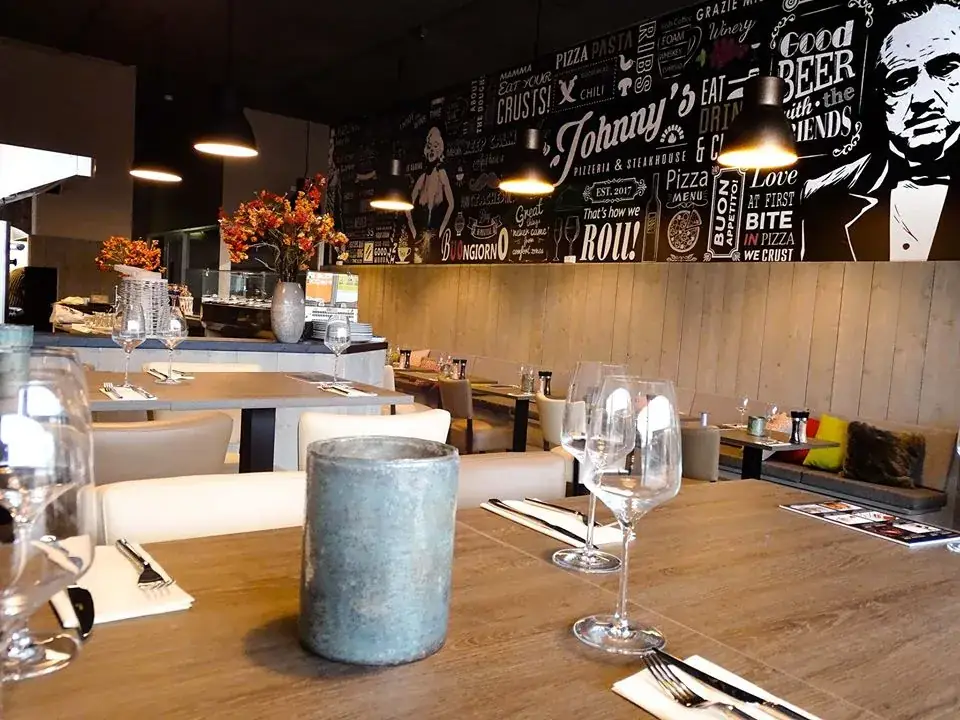 Johnny's Pizzeria & Steakhouse_Blaricum_slider_image_3