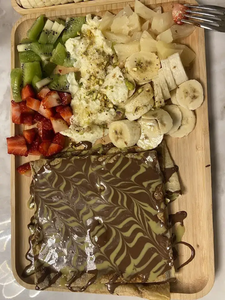 Thuraya Hashem_Dama Roze_Beverwijk_review