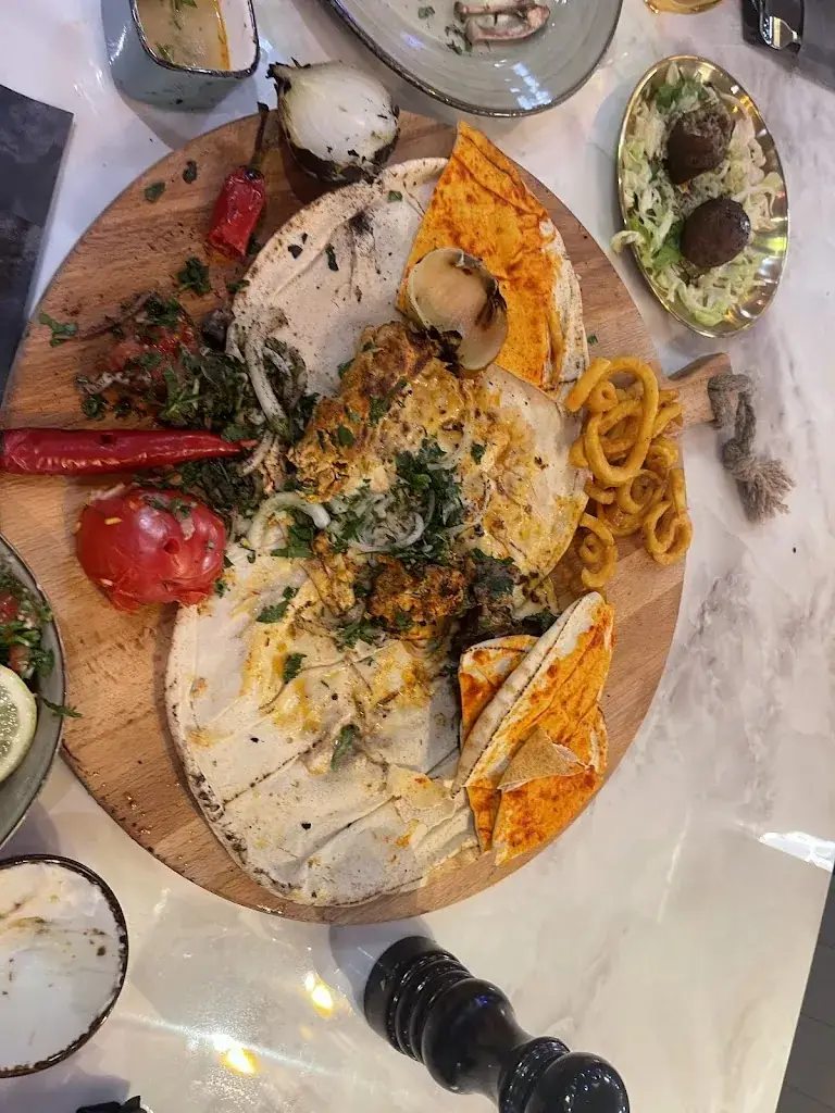 Fares Al-waeel_Dama Roze_Beverwijk_review