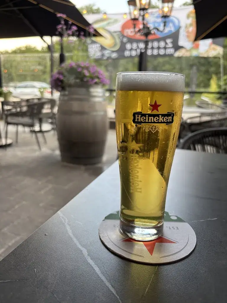 Hualing Wen_Bar Petit Restaurant de Pelikaan_Badhoevedorp_recensione