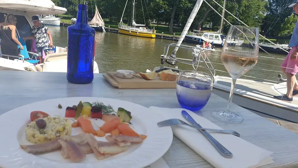 Domina Mia Wallace_Restaurant 