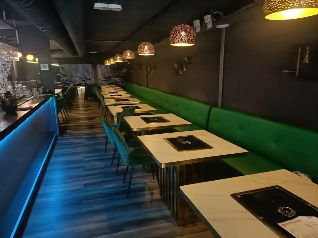 Mango Leaf_Hoorn_slider_image_1