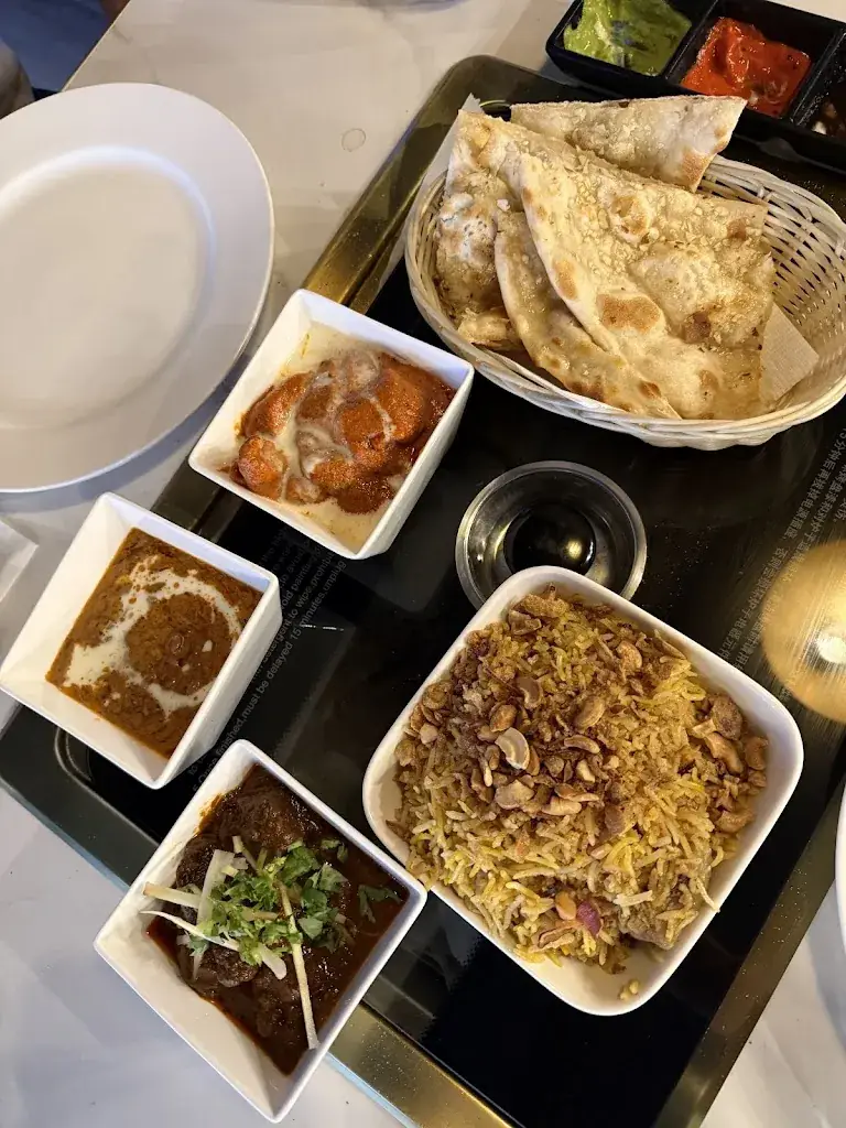 Mango Leaf_Hoorn_slider_image_3