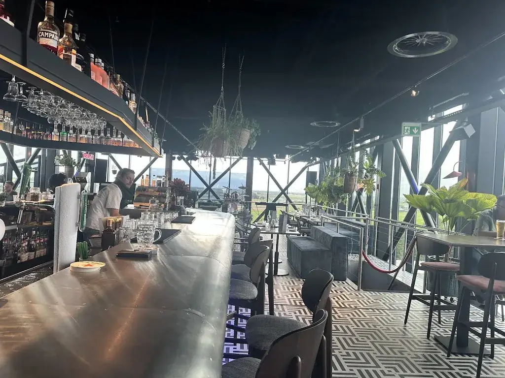 Yasin Peerwijk_Mondi SkyBar & Restaurant_Badhoevedorp_review