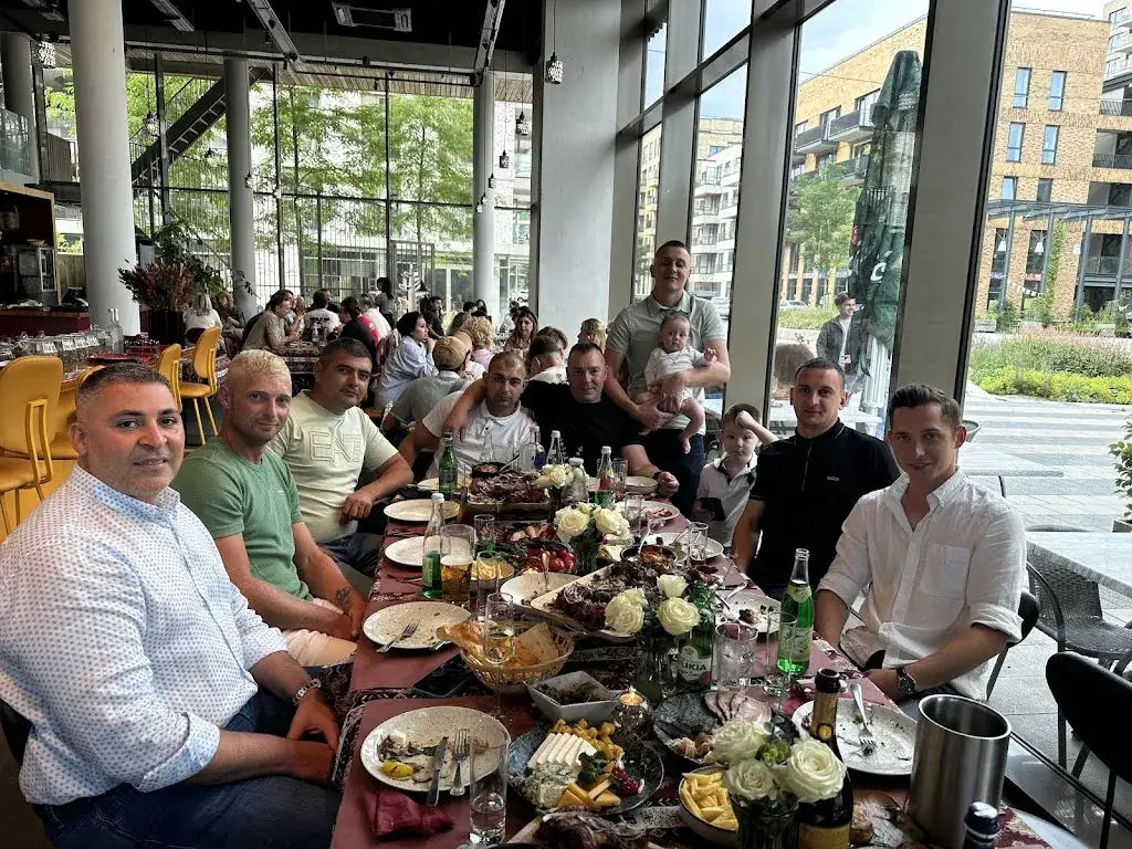 Alla Revai_NOAH lieven_Amsterdam_review