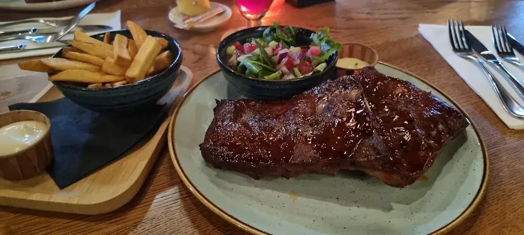 Paul B Pokusa_Loetje Huizen_Huizen_review