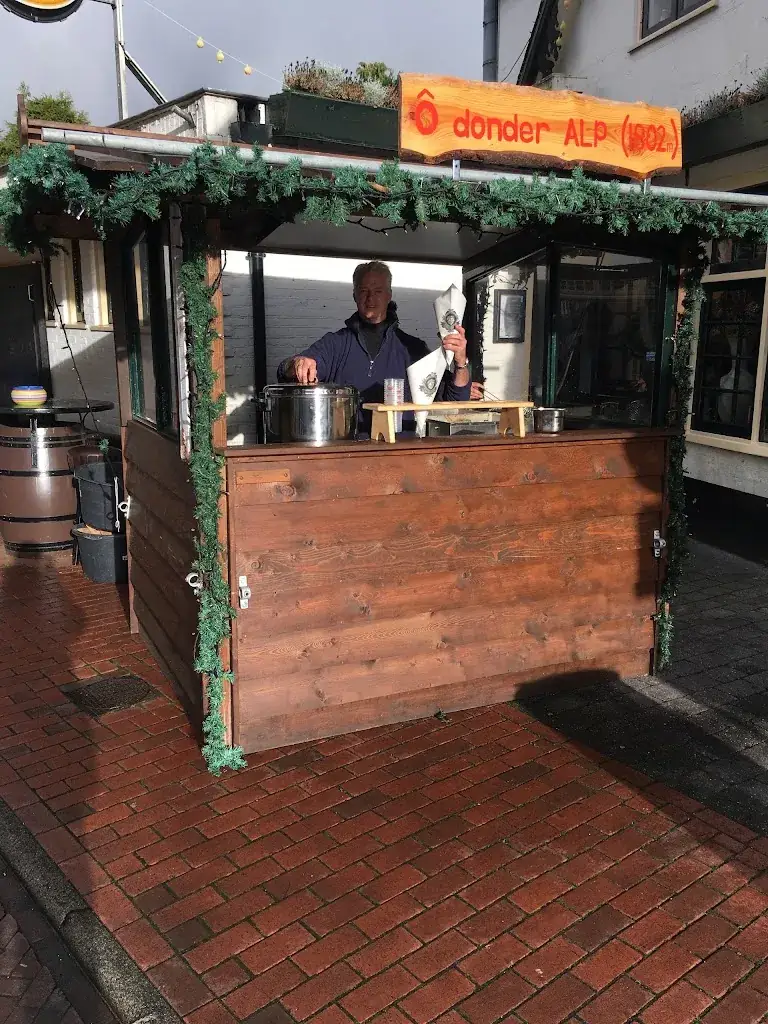 Eethuys Õ Donder restaurant in Huizen