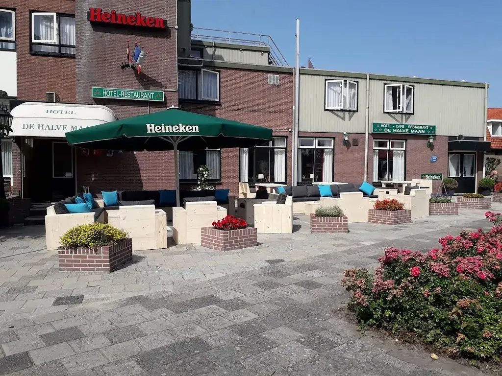 De Halve Maan restaurant in Bovenkarspel