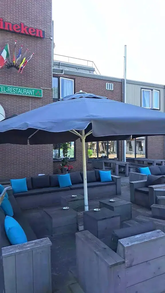 De Halve Maan_Bovenkarspel_slider_image_2