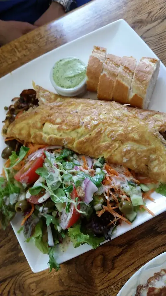 Cyndi P_De Witte Swaen_Waterland_review