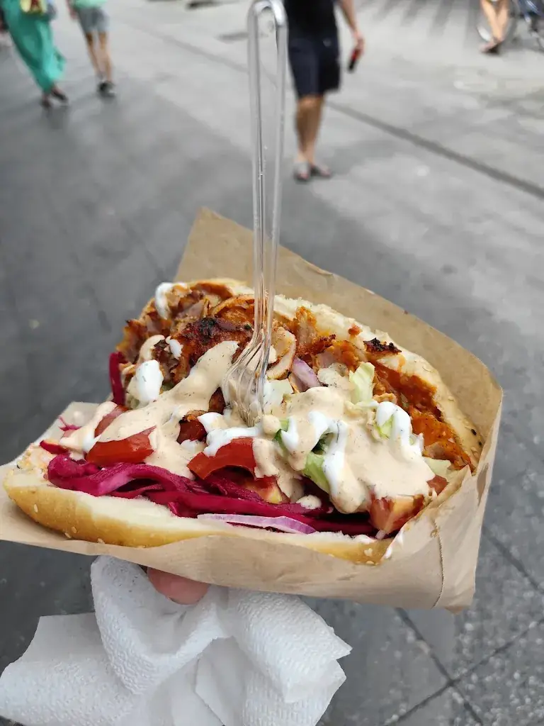 Edward Byrne_De Berliner Doner_Amsterdam_Bewertung