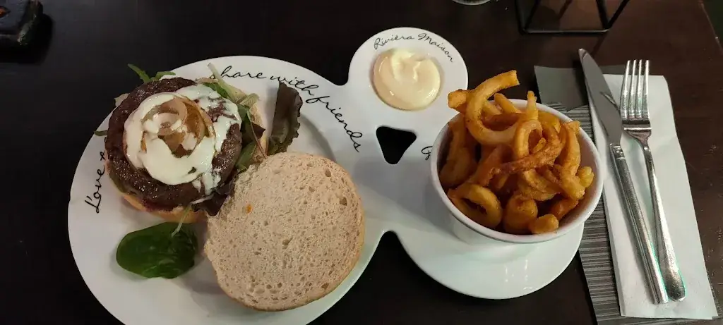 Léo Depoix_Grand café 't plein_Amsterdam_review