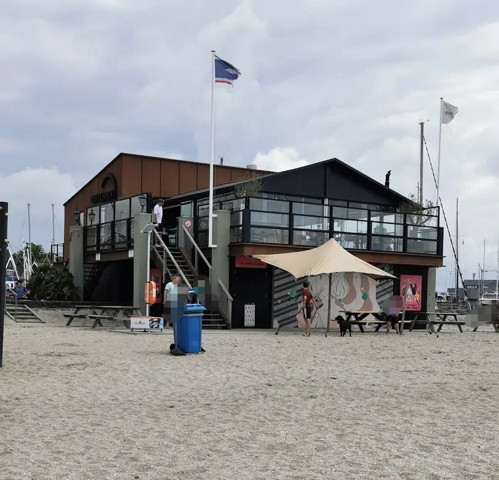 Tim Ha_Strandpaviljoen Urk_Urk_recensione