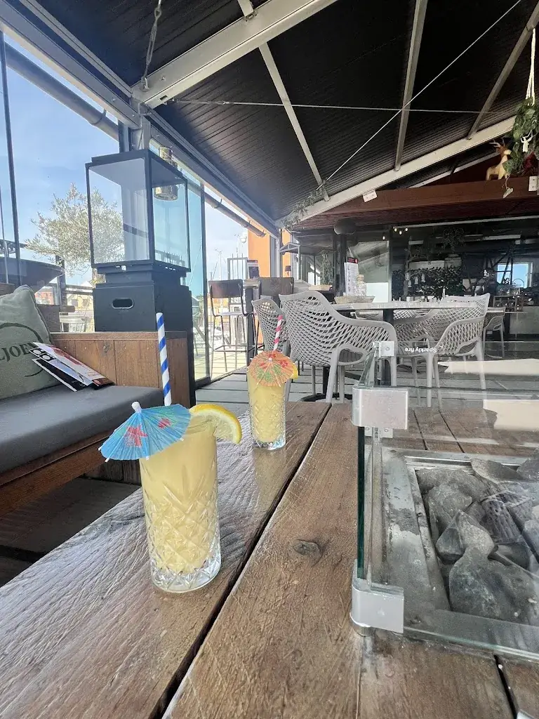 Gul Beyaz_Strandpaviljoen Urk_Urk_recensione