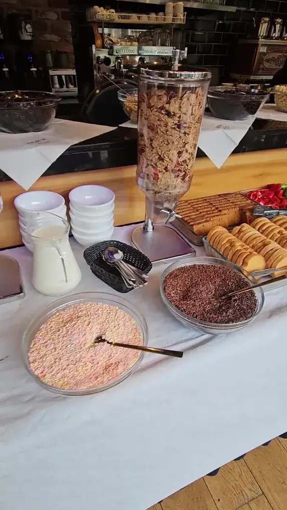 Florya Restaurant & Cafe_Amsterdam_slider_image_2