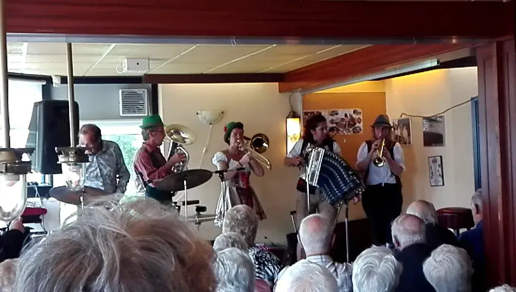 De Brugwachter Eten & Drinken_Burgerbrug_slider_image_2