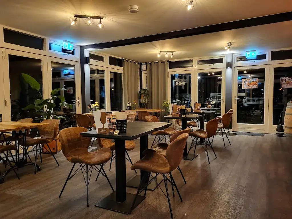 Brasserie De Opper restaurant in Kaag