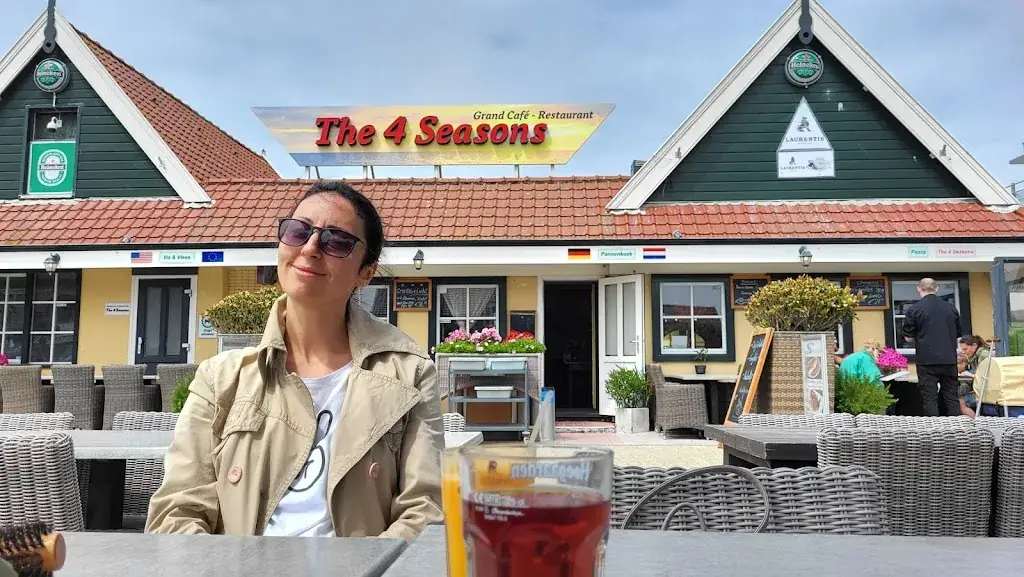 Yuliia Diatschenko_The 4 Seasons_Callantsoog_reseña