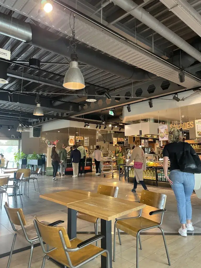 Alma Cazacu_La Place_Rijsenhout_review