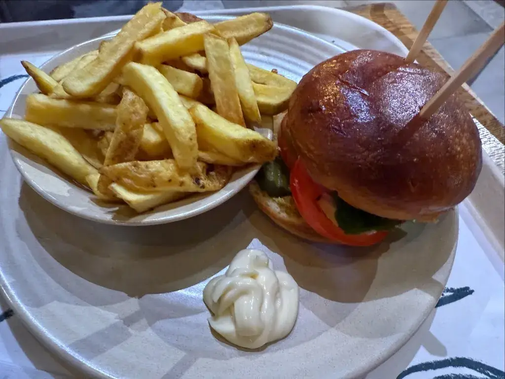 S Seneviratne_La Place_Rijsenhout_review