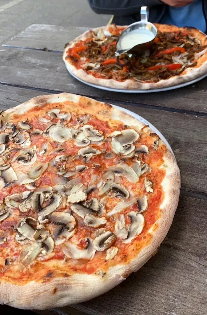 Mona W_Italiaans Restaurant La Grotta_Schoorl_recensione