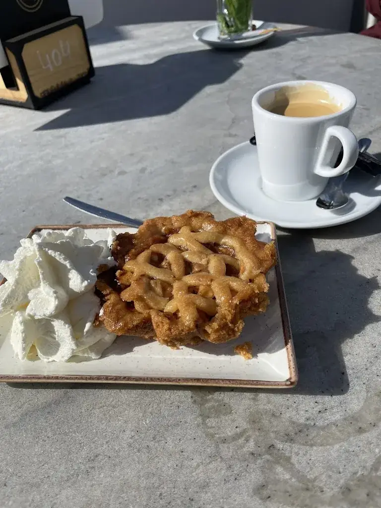 Manfred Kunold_Strandhotel Camperduin_Schoorl_review