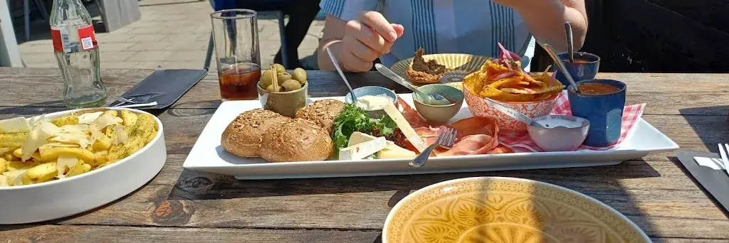 Kelly Valk_Beach Bites_Westerland_review