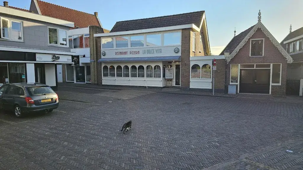 Irek Mróz_La Dolce Vita_Hippolytushoef_review