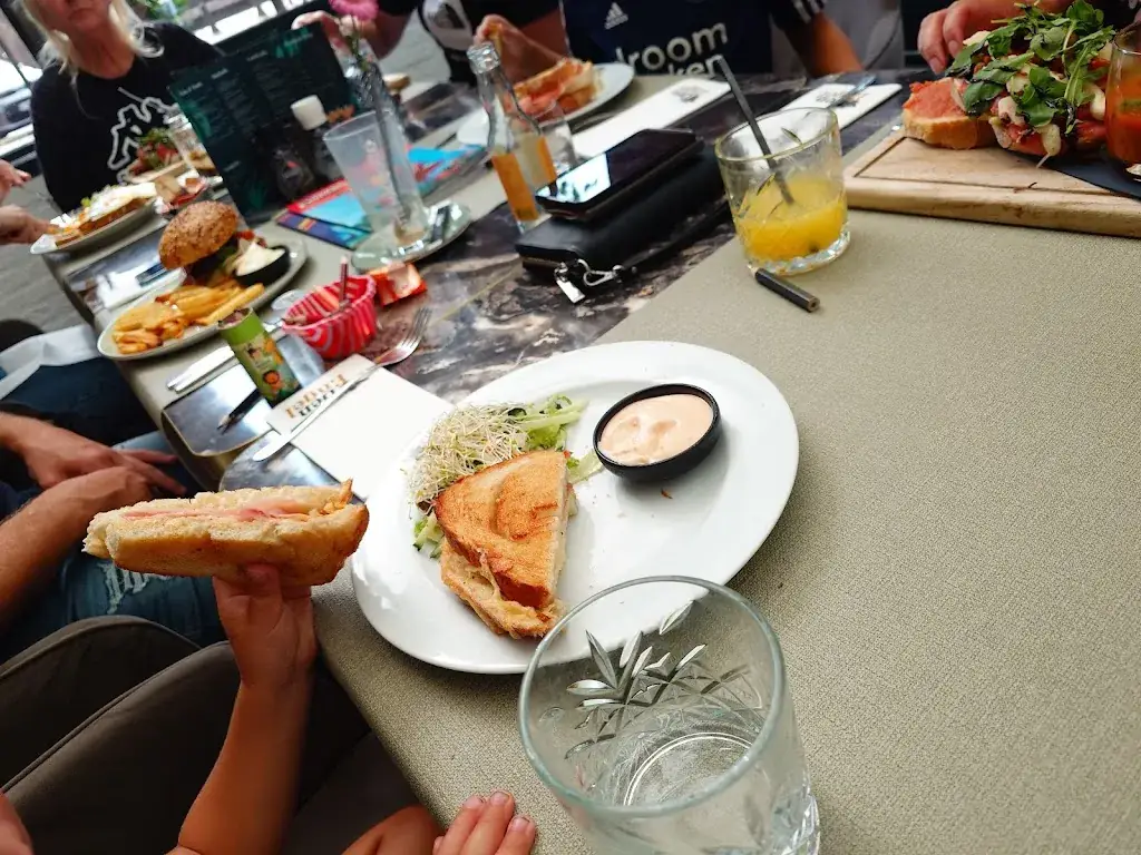 Hugo van der Heide_Den Engel_Baarle-Nassau_review