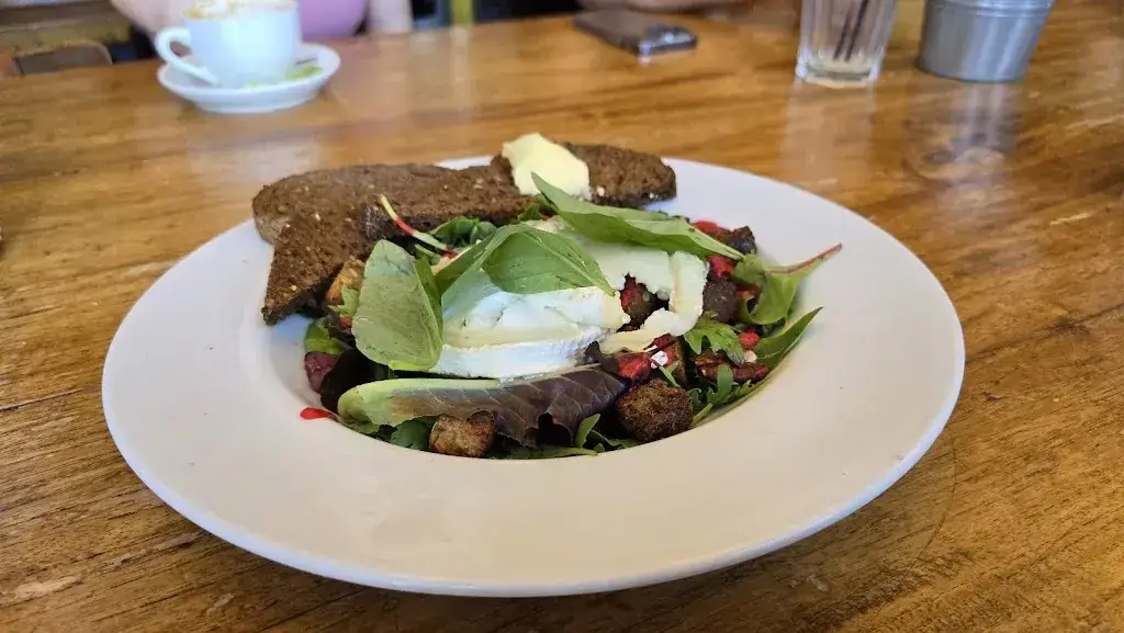 Anne Flier_Huszár_Delft_review