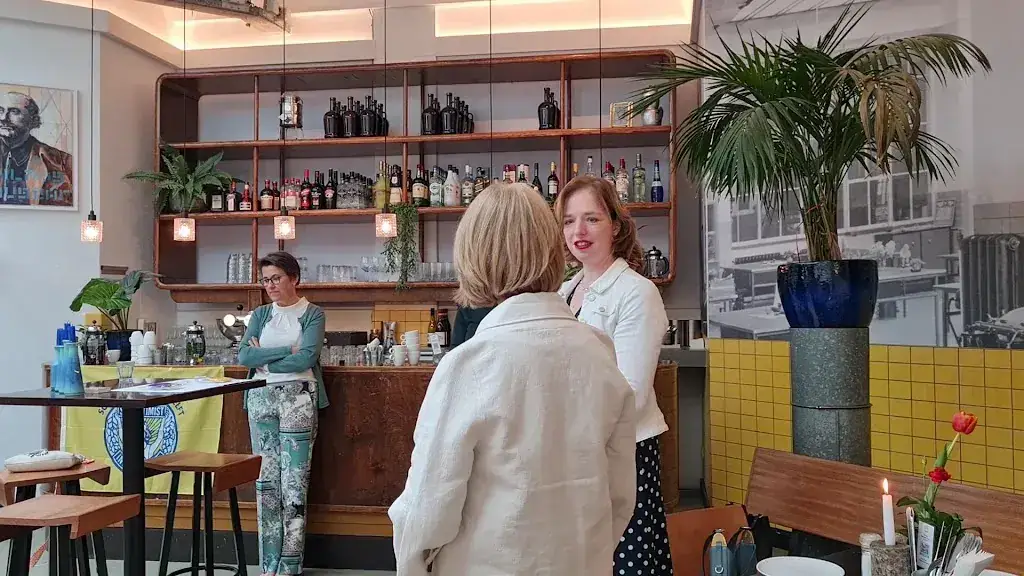 Huszár_Delft_slider_image_2