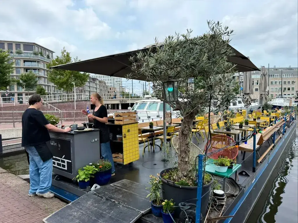 Huszár_Delft_slider_image_3