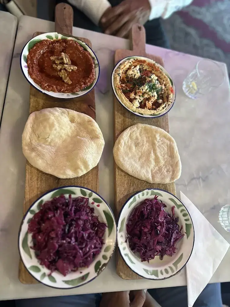 Shradha Agrawal_Hummus Delft_Delft_review