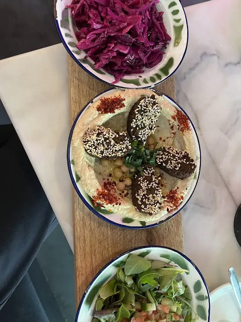 Jonathan_Hummus Delft_Delft_review