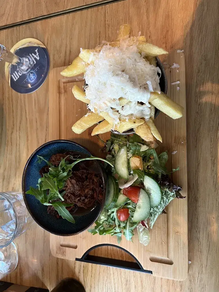 Doug Moore_VADERLOOS_Delft_review