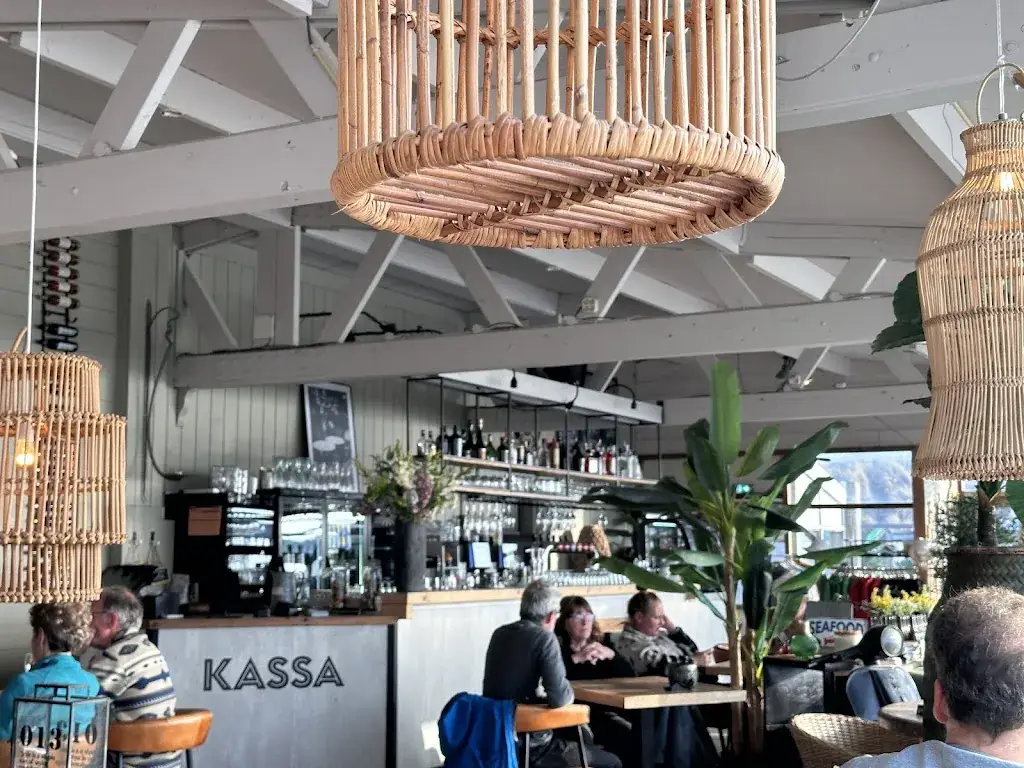 Alena Klepikova_Strandpaviljoen Strandpaal 21_Koog_review