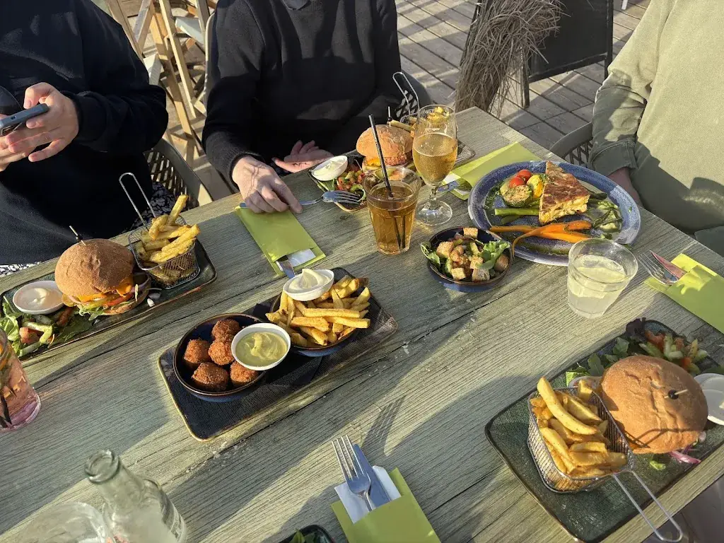 Lara Iwaloye_Strandpaviljoen Strandpaal 21_Koog_review