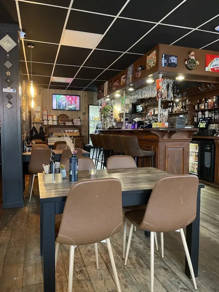 BISTRO 110 restaurant in Koog