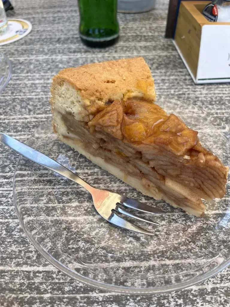 Laura M-W_Café De Knip_Oudkarspel_review