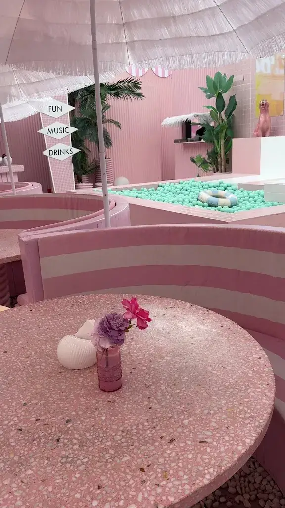 Flóra Margóczi_Pink Beach by WONDR_Amsterdam_review