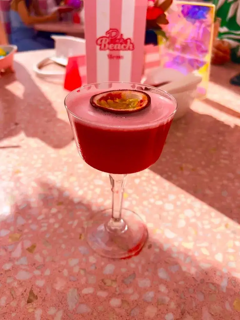 Laura_Pink Beach by WONDR_Amsterdam_review