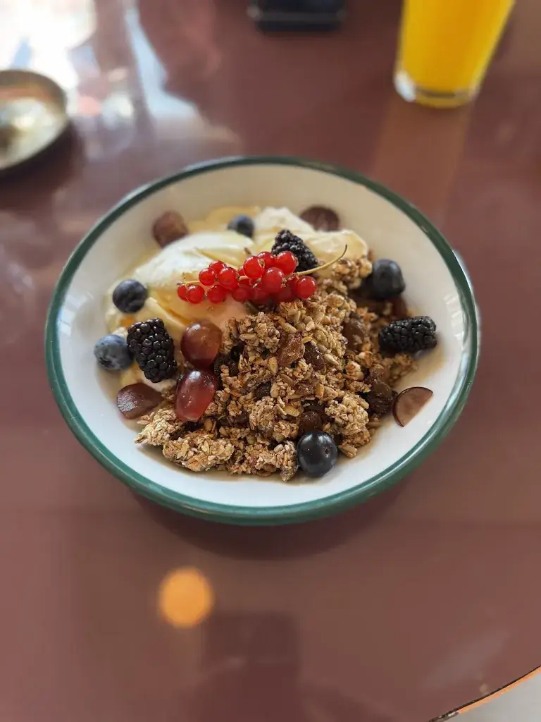 Elia Frölich_Polly Goudvisch_Amsterdam_review