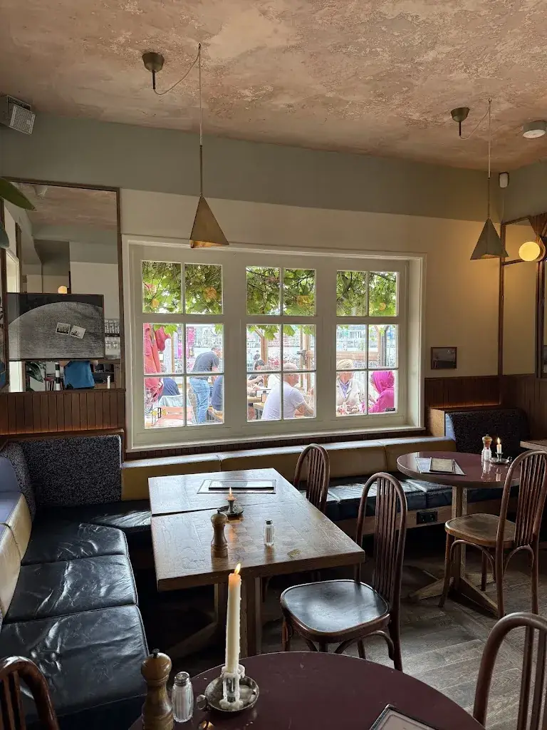 Polly Goudvisch_Amsterdam_slider_image_3