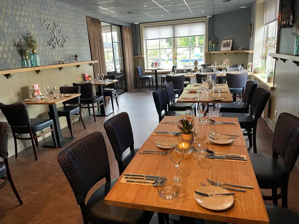 Café De Roode Leeuw restaurant in Venhuizen
