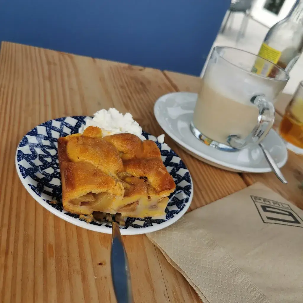 Bianca Hautmann_Strandpaviljoen Paal 9_Texel_review