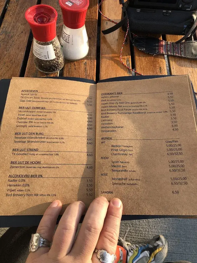 Coen den Haan_Strandpaviljoen Paal 9_Texel_review