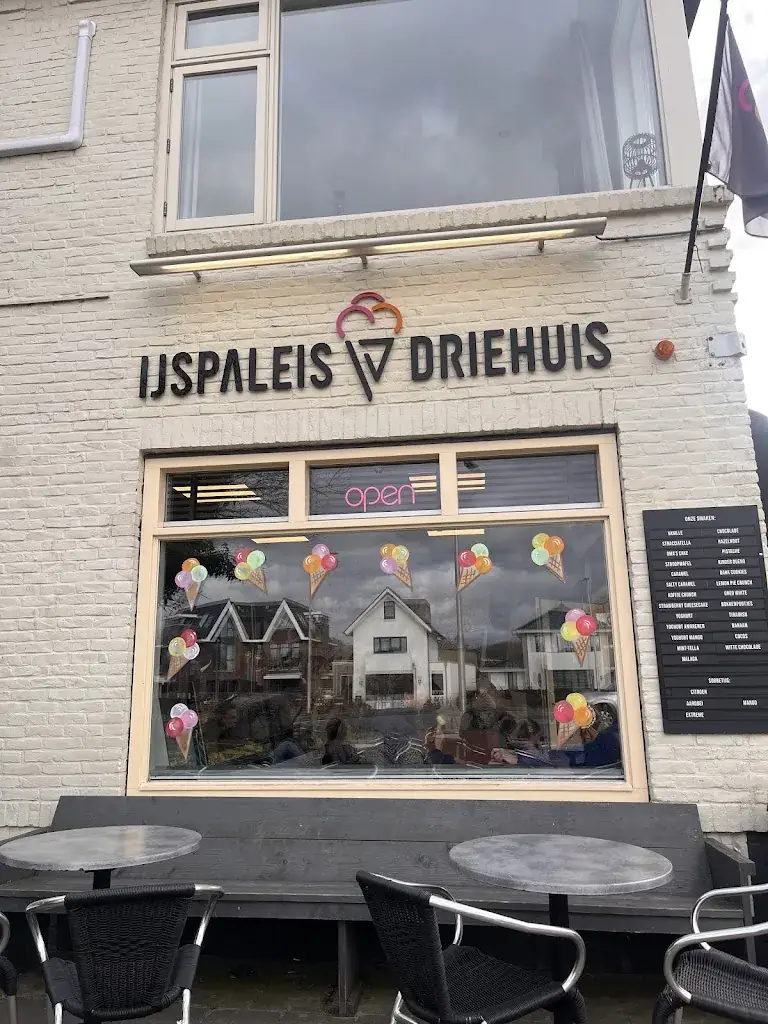 IJspaleis Driehuis restaurant in Driehuis