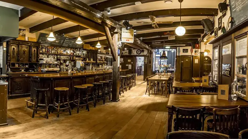 Taveerne De Twaalf Balcken Restaurant in Burg